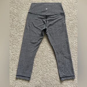 Lululemon black wunder under size 6
